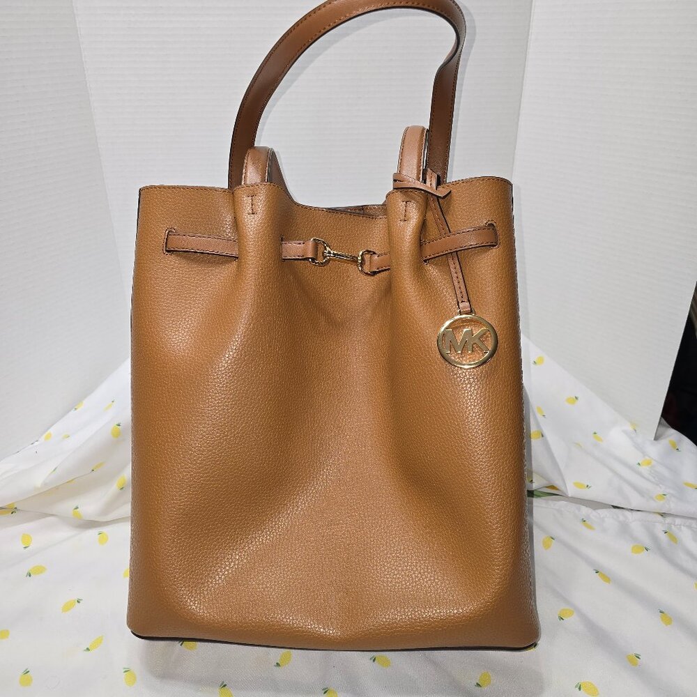 💎🔥Michael Kors Carson Large Pebbled Leather Tote Bag 💎🔥